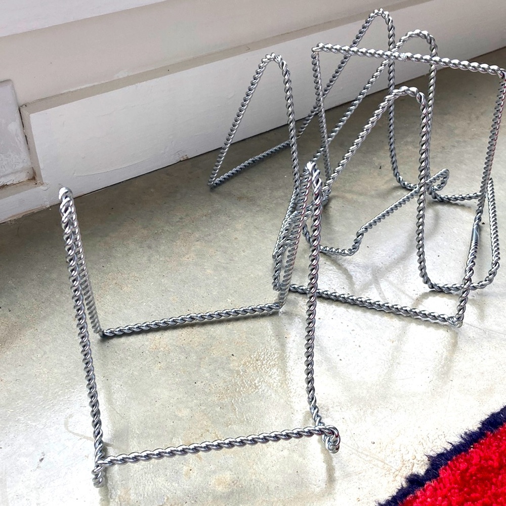 One polished chrome Wire plate stand. Large